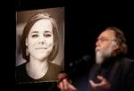 Måske var det ham, ultranationalisten Alexander Dugin, der skulle være myrdet. I stedet kørte datteren, Darya Dugina, hjem fra koncert i hans bil - og blev dræbt af en voldsom eksplosion.  Amerikanske avisers kilder taler om ukrainsk ansvar. Ukraine nægter.
 Foto: Maxim Shemetov/Ritzau Scanpix