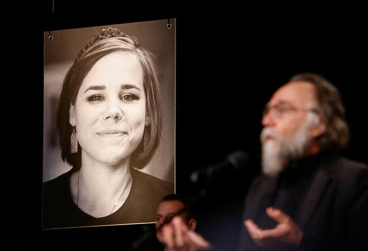 Måske var det ham, ultranationalisten Alexander Dugin, der skulle være myrdet. I stedet kørte datteren, Darya Dugina, hjem fra koncert i hans bil - og blev dræbt af en voldsom eksplosion.  Amerikanske avisers kilder taler om ukrainsk ansvar. Ukraine nægter.
 Foto: Maxim Shemetov/Ritzau Scanpix