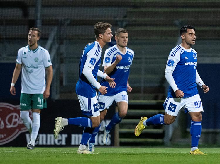 Lyngbys Rezan Corlu (th.) har her udlignet til 1-1 under superligakampen mellem Lyngby Boldklub og Viborg på Lyngby Stadion fredag aften. Foto: Claus Bech/Ritzau Scanpix