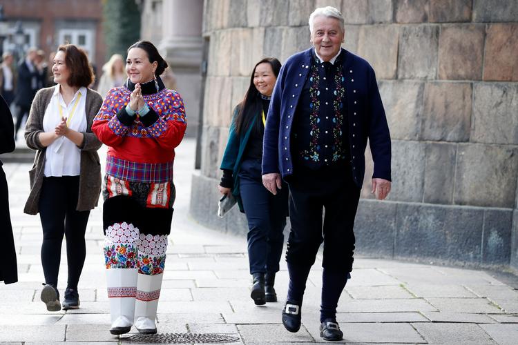 Aaja Chemnitz Larsen  fotograferet på vej til Folketinges åbning 4. oktober i år.  Foto: Jens Dresling