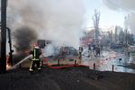 Redningsarbejdere er i gang efter det russiske angreb på Kyiv. Foto: Valentyn Ogirenko/Ritzau Scanpix