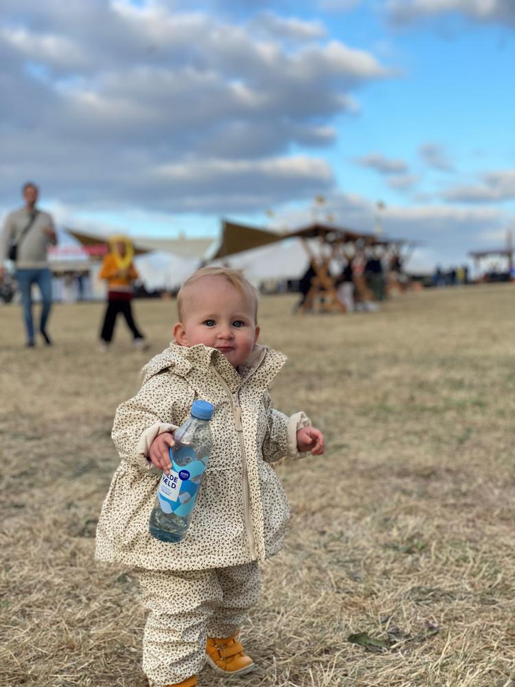Det blev til fire en halv time for Lilly på 15 måneder på Langelandsfestivalen. Så returnerede barnet til sikker havn i legeafdelingen i autocamperen. Foto: Privat