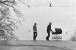 I november 1973 blev der indført bilfri søndage som led i en energispareplan, foranlediget af den verdensomspændende oliekrise. Her ligger Valby Bakke øde hen for bilister.  Krisen skildrer Chrsitian Kampmann i 'Familien Gregersen'. Foto: Morten Langkilde