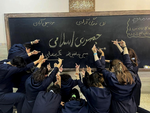 Ifølge The Guardin bliver piger helt ned i skolealderen arresteret af de iranske sikkerhedsstyrker for at deltage i de massive protester. Foto: Ritzau Scanpix