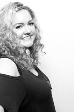 Colleen Hoover har skrevet succesrige bøger inden for flere forskellige genrer. Hendes største hit er 'Det ender med os', som snart får en en opfølger. Pr-foto Julien Poupard