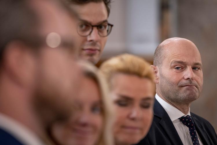 Ældre borgere skal kunne afvise at få hjælp af hjemmehjælpere, der bærer tørklæde, lød det tirsdag, da partilederne fra en samlet blå blok holdt pressemøde på Christiansborg. Efterfølgende ændrede to af partilederne holdning. Foto: Christian Falck Wolff