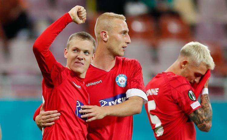 Sebastian Jørgensen (tv.) scorede til 4-0 og 5-0, da Silkeborg fuldendte en vellykket dansk uge i europæisk fodbold med at vinde 5-0 over FCSB, der i 1986 vandt Europa Cuppen for mesterhold, da klubben hed Steaua Bukarest. Foto: Robert Ghement/Ritzau Scanpix