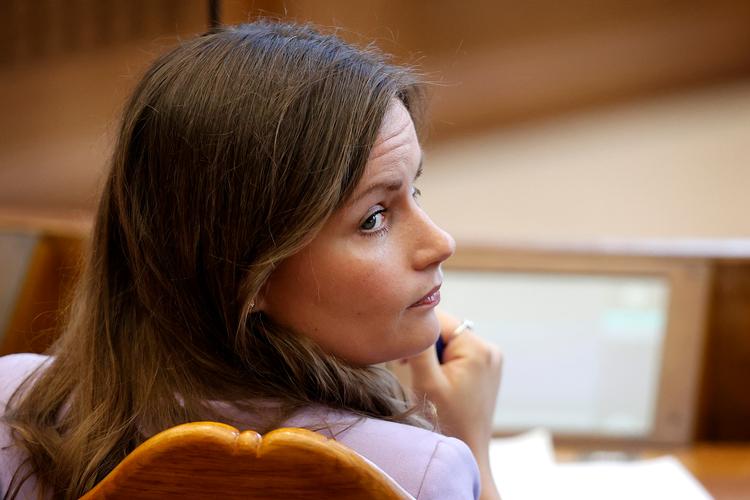     Folketingets afslutningsdebat. Enhedslistens politiske ordfører, Mai Villadsen (Ø).   Foto: Jens Dresling