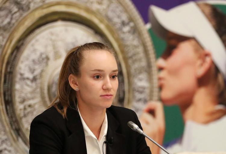 Årets Wimbledon-mester i kvindernes række, Elena Rybakina, stammer fra Moskva, men hun repræsenterer i dag Kasakhstan ... med succes. Foto: Pavel Mikheyev/Ritzau Scanpix
