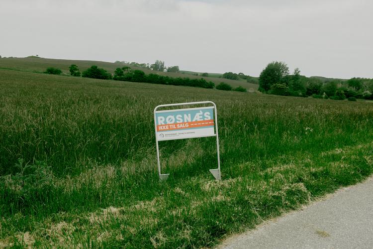 Modstanden mod Kattegatbroen er stor i både Østjylland, på Samsø og her på Røsnæs.  Foto: Katrine Hørup Noer
