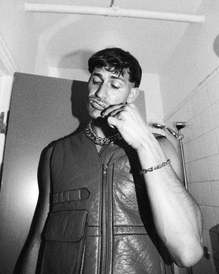 Tobias Rahims sang om at arbejde deltid på 'Mucki Bar' er årets mest sete musikvideo i Danmark.  Foto: Noemi Kapusy