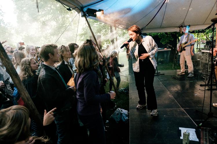 Når popkvartetten Blæst giver koncert (her i Søndermarken på Frederiksberg i år), kommer de unge,  mærker spillestedet Kedelhuset i Silkeborg. Men generelt tøver publikum så meget, at de danske spillesteder er i problemer. Foto: Malthe Ivarsson/Ritzau Scanpix