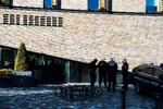 Den 21-årige Daniel Kristensen blev 2. oktober sidste år passet op af to maskerede mænd, mens han ventede på en pizza ved et pizzaria  på Emdrupvej i København Nordvest.¨
Den unge mand blev skudt og ramt på åben gade, men søgte desperat tilflugt i en nærliggende kiosk. Billedet her er fra retssagen i 2017. Foto: Stine Tidsvilde