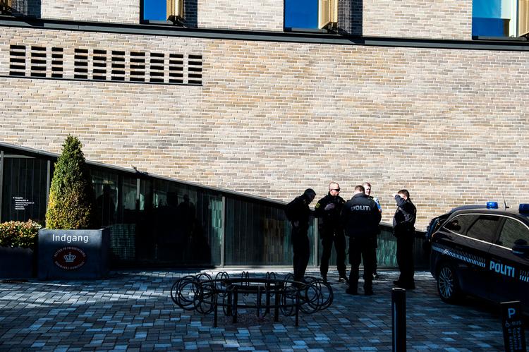 Den 21-årige Daniel Kristensen blev 2. oktober sidste år passet op af to maskerede mænd, mens han ventede på en pizza ved et pizzaria  på Emdrupvej i København Nordvest.¨
Den unge mand blev skudt og ramt på åben gade, men søgte desperat tilflugt i en nærliggende kiosk. Billedet her er fra retssagen i 2017. Foto: Stine Tidsvilde