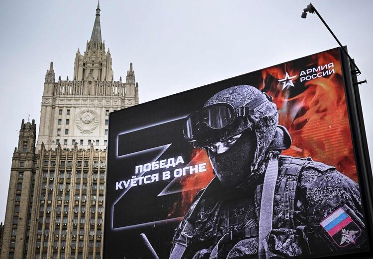 Rusland har sat alt ind for med vold og magt at skaffe soldater til fronterne i Ukraine. Det har medført flere tragedier. Foto: Alexander Nemenov/Ritzau Scanpix