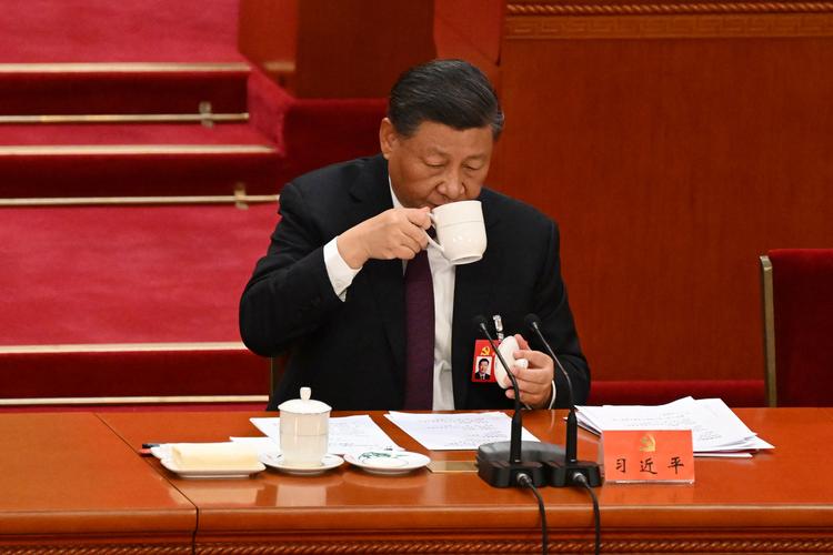 Xi Jinping drikker selv te, men der er brug for stærk kaffe til at forstå generalsekretærens taler, som er fyldt med partijargon og koncepter. Foto: Noel Celis/Ritzau Scanpix