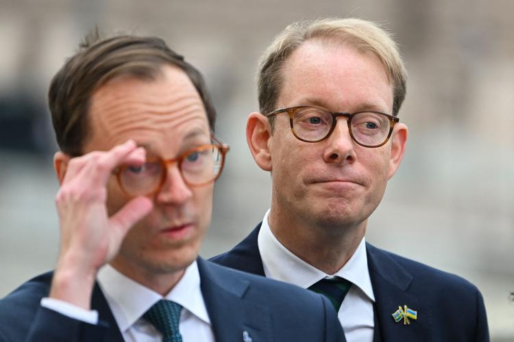 Sveriges nye udenrigsminister Tobias Bilström (til højre) varsler et opgør med den feministiske udenrigspolitik.   Foto: Jonathan Nackstrand/Ritzau Scanpix