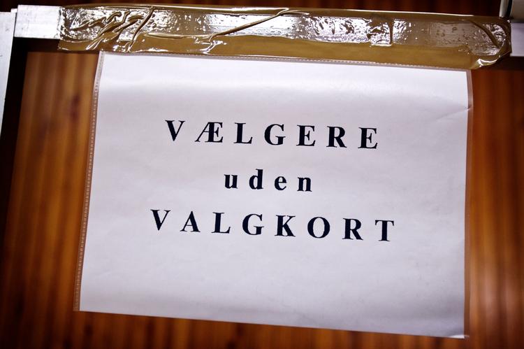 Du kan godt stemme uden et valgkort. Politiken giver dig svar på nogle af de spørgsmål om valget, som du ikke tør stille til dine venner.  Foto: Jens Dresling