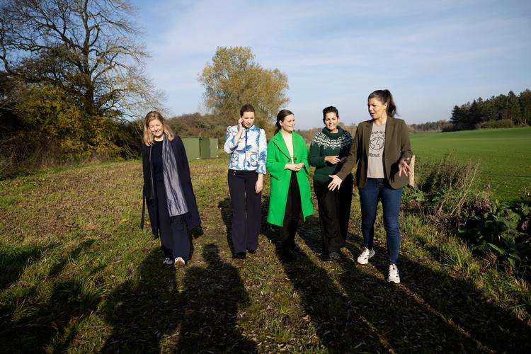 For første og eneste gang i valgkampen er de fem partier i rød blok gået sammen om et udspil. Det skal sikre det rene drikkevand for fremtidens generationer. Foto: Thomas Borberg