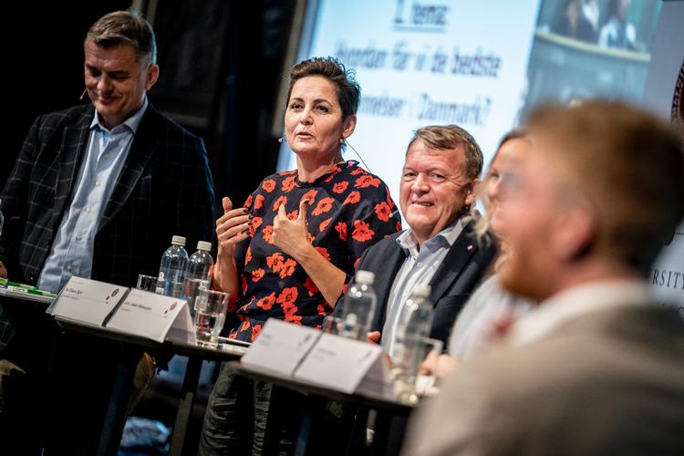 Her mødes Danmarks henholdsvis dygtigste politiker og den mest troværdige med studerende i valgdebat på Københavns Universitet. Gæt, hvem der er hvem.  Arkivfoto: Mads Claus Rasmussen