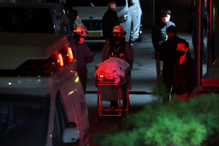 Halloweenfejring i Seouls partydistrikt er endt med en tragedie efter der udbrød panik i en folkemængde. Foto: Kim Hong-ji/Ritzau Scanpix