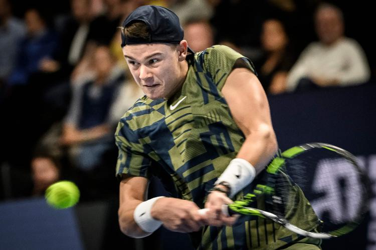 Selv om Holger Rune spillede endnu en god kamp i Basel var det for lidt til at overvinde den 22-årige canadier Felix Auger-Aliassime. Foto: Gabriel Monnet/Ritzau Scanpix