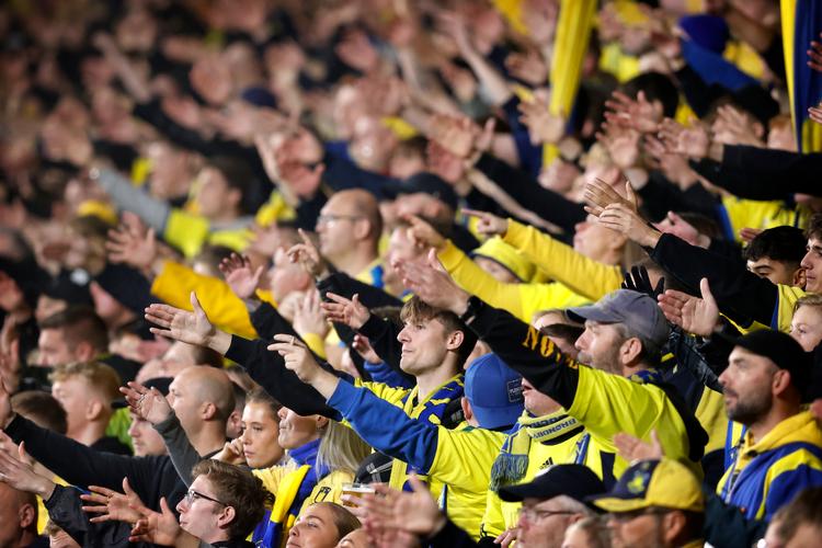 Salget af Brøndby til amerikanske GFH har fået fangrupperingen Alpha til at forlade stemningstribunen. Søndag var det i stedet en helt ny gruppe kaldet Sammen Om Hvor Klub, der fyrede op under tilhængerne. Foto: Jens Dresling