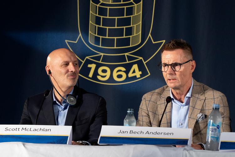 Fredag præsenterede Brøndby IF på et pressemøde Global Football Holding som ny hovedaktionær. GFH var repræsenteret ved Scott McLachlan, der bliver næstformand i bestyrelsen, hvor den hidtidige hovedaktionær Jan Bech Andersen. Foto: Finn Frandsen