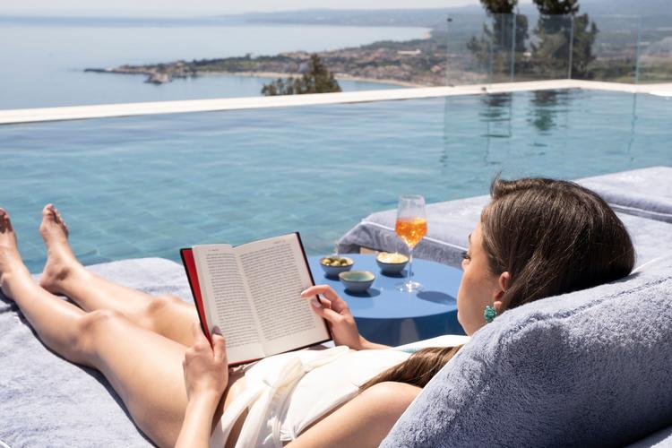 Four Seasons-hotellet The San Domenico Palace i Taormina på Sicilien er blevet udvalgt blandt 70 hoteller til at danne ramme om sæson 2 af 'The White Lotus'. Foto: Fabio Lovino/HBO