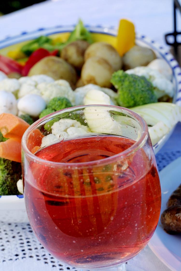 Vin skal der til - men hvilken farve? Og skal der absolut være alkohol i? Foto: Jakob Carlsen