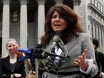 Naomi Wolf     FILE - In this March 29, 2012, file photo, author and political consultant Naomi Wolf speaks to reporters during a news conference in New York. Wolf says she has no hard feelings about the BBC interviewer who pointed out errors in her new book, "Outrages, " which has been delayed for release in the U.S. against her wishes. (AP Photo/Mary Altaffer)   Foto: Mary Altaffer/Ritzau Scanpix