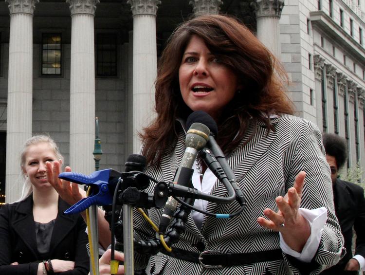 Naomi Wolf     FILE - In this March 29, 2012, file photo, author and political consultant Naomi Wolf speaks to reporters during a news conference in New York. Wolf says she has no hard feelings about the BBC interviewer who pointed out errors in her new book, "Outrages, " which has been delayed for release in the U.S. against her wishes. (AP Photo/Mary Altaffer)   Foto: Mary Altaffer/Ritzau Scanpix