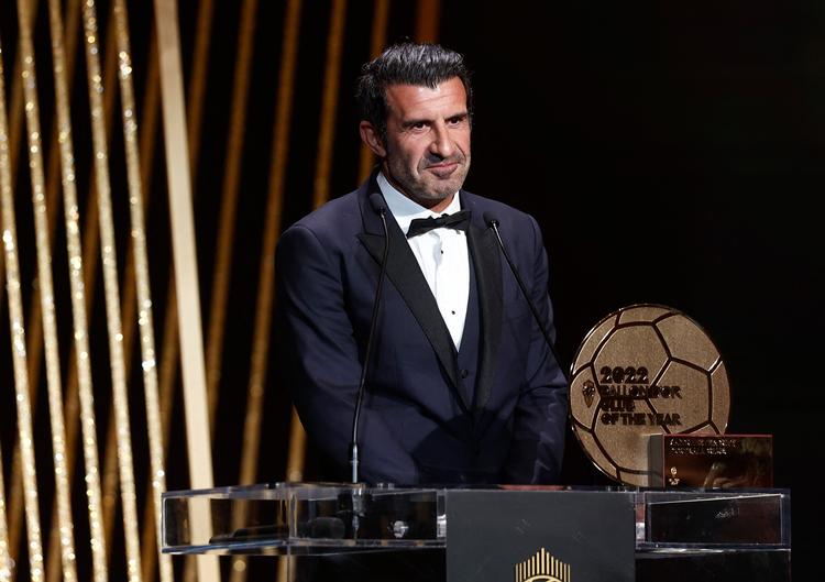 I sidste måned var Luis Figo med på scenen, da Ballon d'Or atter blev givet til en Real Madrid-spiller, franskmanden Karim Benzema. Foto: Benoit Tessier/Ritzau Scanpix