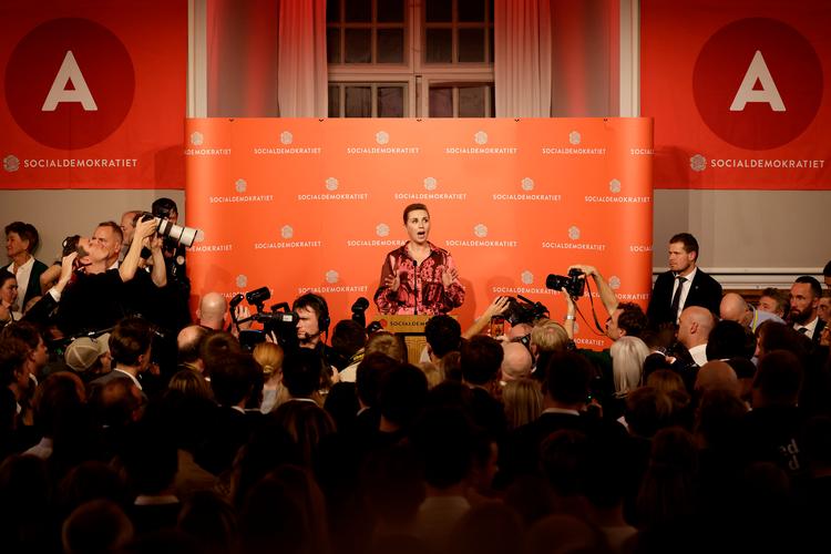 Mette Frederiksen har sagt, at hun vil arbejde for en regering hen over midten, men er det overhovedet muligt? Foto: Christian Falck Wolff