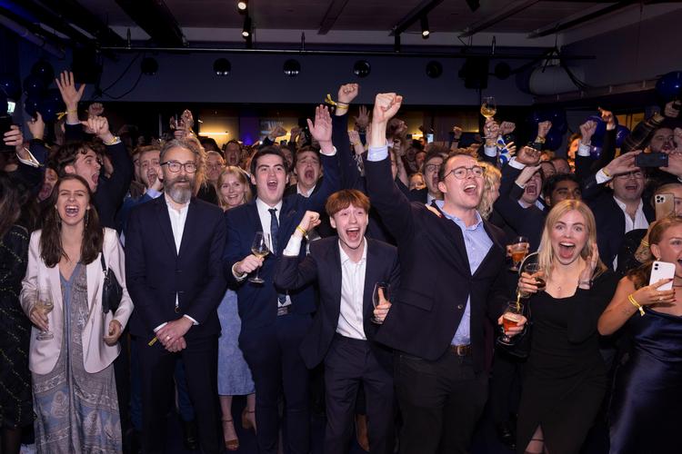 Ifølge Twitter var det en helt særlig type, der deltog i Liberal Alliances valgfest. Foto: Hannah Aurora Almstrup