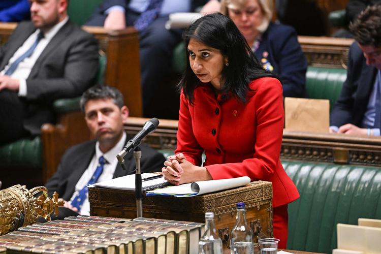 Suella Braverman er indenrigsminister i Storbritannien efter at være blevet fyret under Liz Truss. Nu er hun i fare for at blive fyret igen, efter hun er kommet med en kontroversiel udtalelse. Foto: Jessica Taylor/Ritzau Scanpix