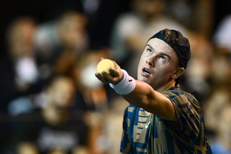 Holger Rune kan med avancementet til kvartfinalen sætte yderligere en  million kroner ind på bankbogen.  Foto: Christophe Archambault/Ritzau Scanpix