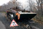 En ødelagt russisk mandskabsvogn nær står efterladt nær Kharkiv i Ukraine. Arkivfoto. Foto: Yevhen Titov/Ritzau Scanpix