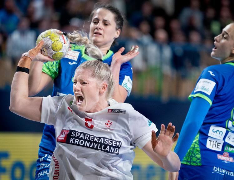Stregspilleren Sarah Iversen fik comeback for Danmark i slutrundesammenhæng. Hun var senest med i 2019. Foto: Liselotte Sabroe/Ritzau Scanpix