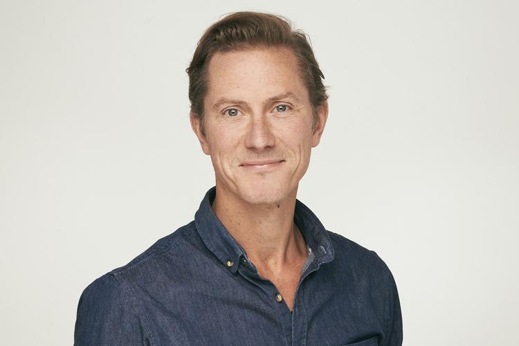 I den første udgave af 'Dato' har vært Thomas Buch Andersen besøg af Alternativets Franciska Rosenkilde. Foto: TV 2 Danmark