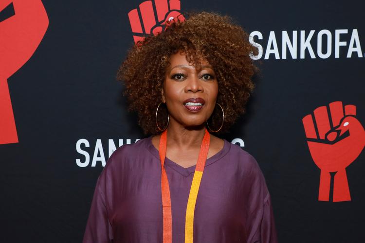     I marts i år tog Alfre Woodard til New York for at være med til en hyldestfest for Harry Belafonte. Hun bor i Californien sammen med sin mand, manuskriptforfatteren Roderick Spencer, der skrevet hovedrollen i den tre år gamle film 'Juanita' specielt til hende.  Foto: Jason Mendez/Ritzau Scanpix