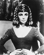 Kleopatra er en af de helt store, mystiske figurer fra antikken. Her er det Elisabeth Taylor, der lægger krop og ansigt til den egyptiske dronning i filmen 'Cleopatra' fra 1963. Foto: Politiken
