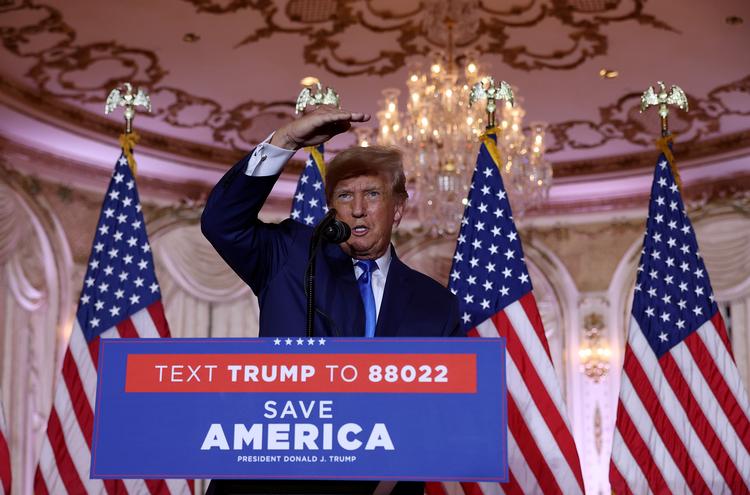 Donald Trump er ikke længere på Twitter, men det betyder ikke, at han tier. Tværtimod har han en hel del at sige om nattens valg i USA. Foto: Joe Raedle/Ritzau Scanpix