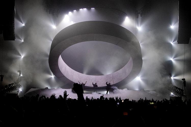 
Den elektroniske dj-trio Swedish House Mafia trådte på EDM-speederen i Royal Arene. Og glemte at gasse lidt ned igen.  Foto: Finn Frandsen