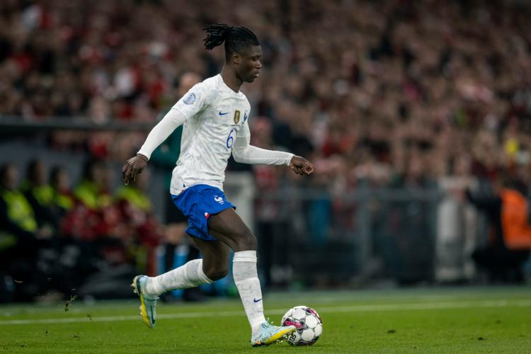 Edouard Camavinga spiller godt nok for Real Madrid til daglig. Men kan den unge midtbanespiller udfylde hullet efter skadede N'Golo Kanté og Paul Pogba og hjælpe Frankrig til VM-guld igen? Foto: Christian Falck Wolff