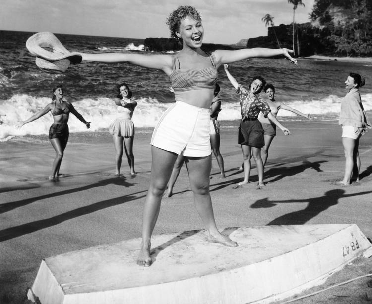 Og bedst af alt i denne muscical er de optrædende. Her skuespiller Mitzi Gaynor  under indspilningen af 'South Pacific' i hawaii i 1957. Foto: AP  Foto: /Ritzau Scanpix