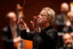 Jukka-Pekka Saraste har før ledt DR's symfoniorkester gennem lange symfonier af Bruckner. Torsdag i denne uge gjaldt det Mahler. Foto: Finn Frandsen
