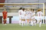 Signe Bruun (nr. tre fra højre) blev dobbelt dansk målscorer i 2-1-sejren over Schweiz. Bruun afløste Danmarks største stjerne, Pernille Harder, der måtte udgå med en skade efter blot 10 minutter. Foto: Michael Buholzer/Ritzau Scanpix