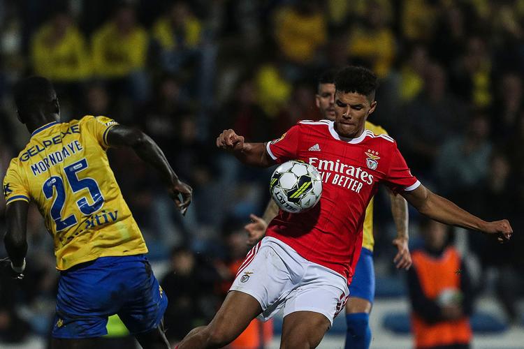 Alexander Bah har i denne sæson leveret en stor præstation for Benfica både i den portugisiske Primeira Liga og i Champions League. Det har kastet en VM-billet af sig.  Foto: Carlos Costa/Ritzau Scanpix