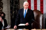 USA's daværende vicepræsident, Mike Pence, var til stede i Kongressen, der 6. januar 2021 skulle godkende resultatet af præsidentvalget i november 2020. Da demonstranter trængte ind i bygningen, råbte flere, at de ville »hænge Mike Pence«. Foto: Pool/Ritzau Scanpix